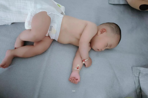 祁阳宝宝先长上牙还是下牙