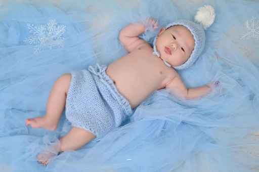 祁阳三个月宝宝挠耳朵 祁阳三个月宝宝挠耳朵