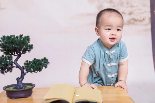 祁阳六个月宝宝摇头正常吗
